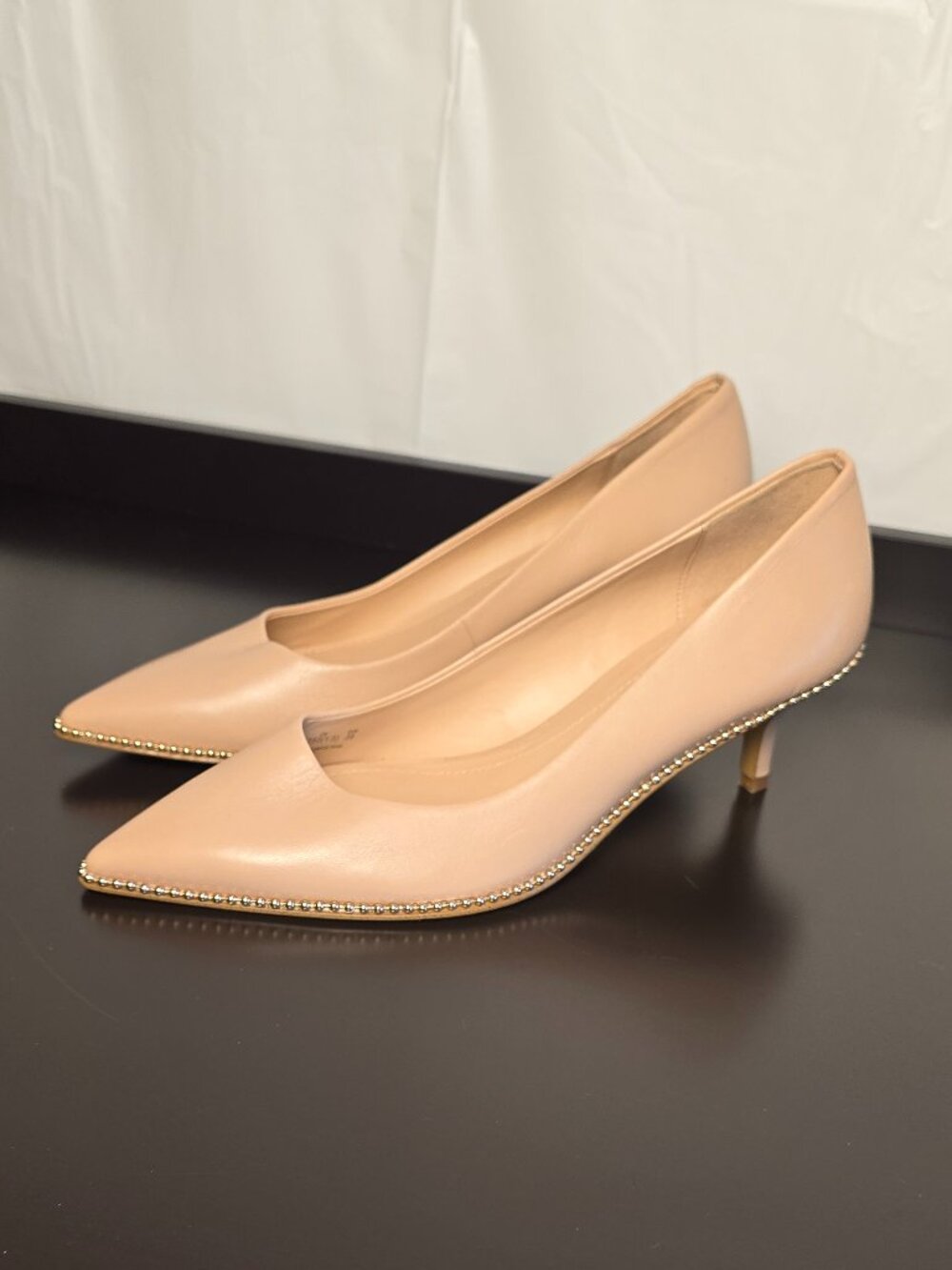 Coach Jackie Leather Kitten Heel Pumps with Gold Tone Beadchain Detail Size 8.5